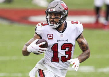 Mike Evans Knee Injury Limits Expectations In Playoff Debut - YPF